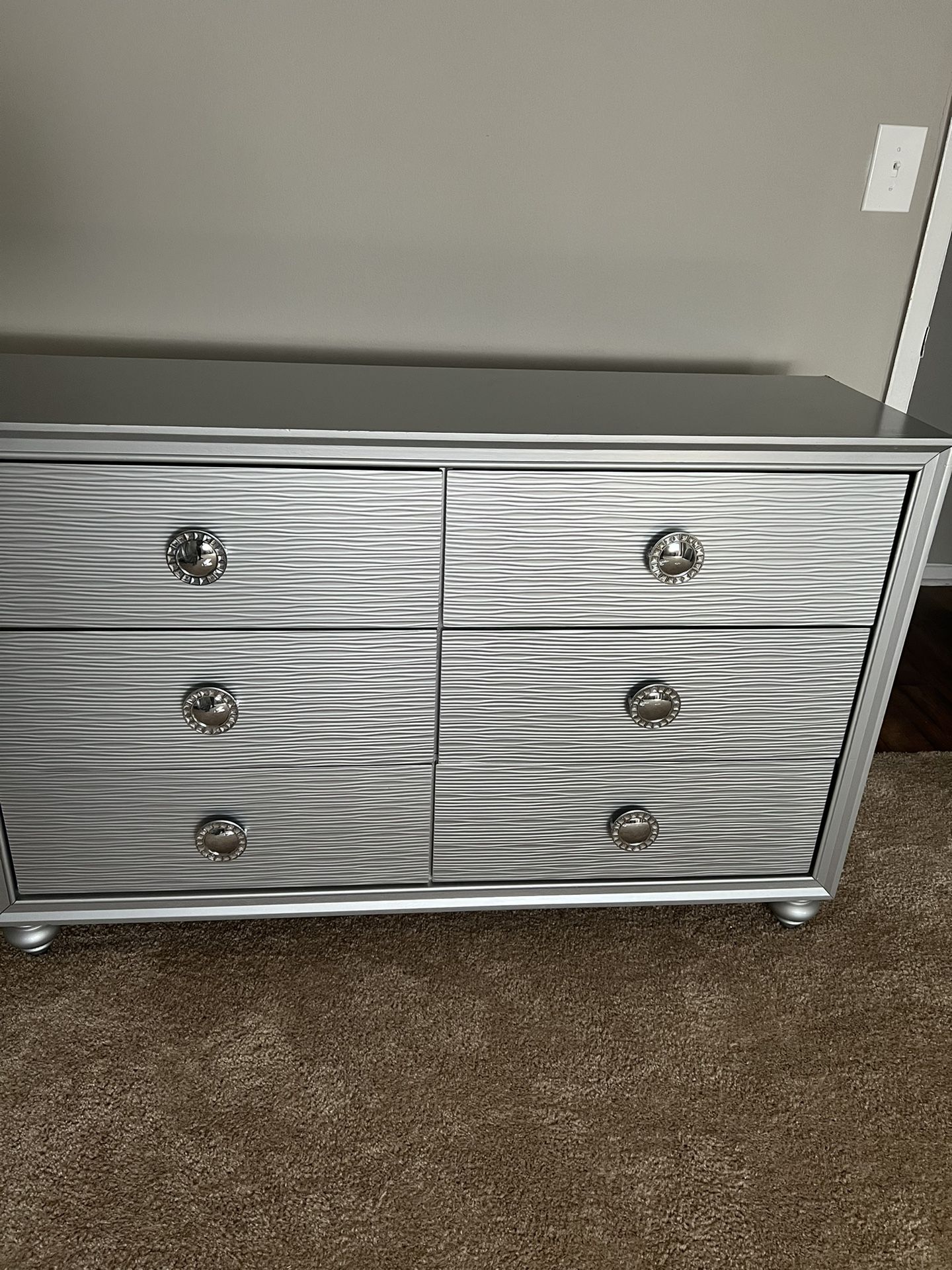 Kid’s Silver Dresser with Mirror