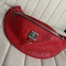 Red mcm fannypack