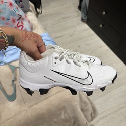Women Baseball Cleats