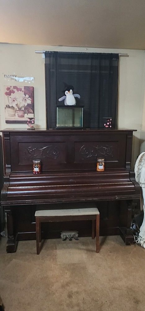 Free Upright Henry Detmer Piano