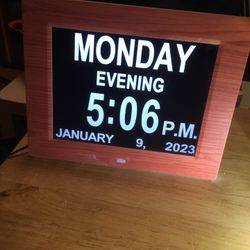 large wood grain calandar clock