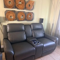 Living Spaces* * BRIDGET GRAY POWER ROLN LOVESEAT  