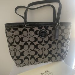 Authentic Coach Signature Monogram Purse 