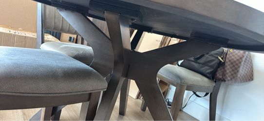 Dining  table /4 chairs