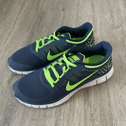 New Men’s 10.5 Nike Free Runs