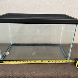 Glass Aquarium / Terrarium – 20” x 13” x 10” – With Mesh Cover