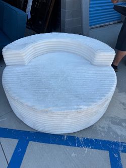 Circle sofa /chair $100