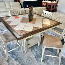 Large Pub Table With 4 Barstools 