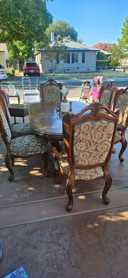 Table 6 chairs