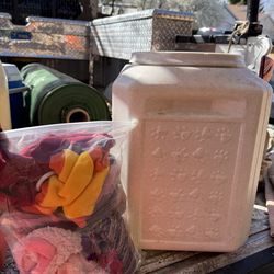 Small dog clothes, dog food container