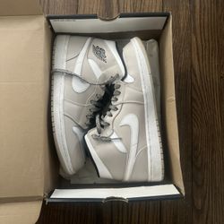 Excellent Condition Retro 1 Desert Sand Size 10