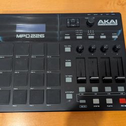Akai MPD 226