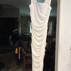 New Junior medium White  Dress Size medium With Tags On It 
