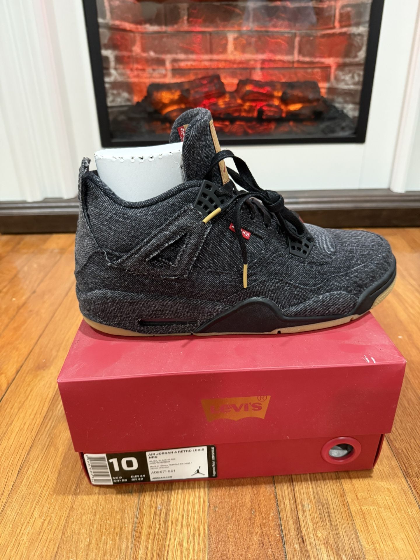 Jordan 4 Levi’s Black