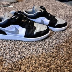 jordan 1 lows 6.5y/womans 8