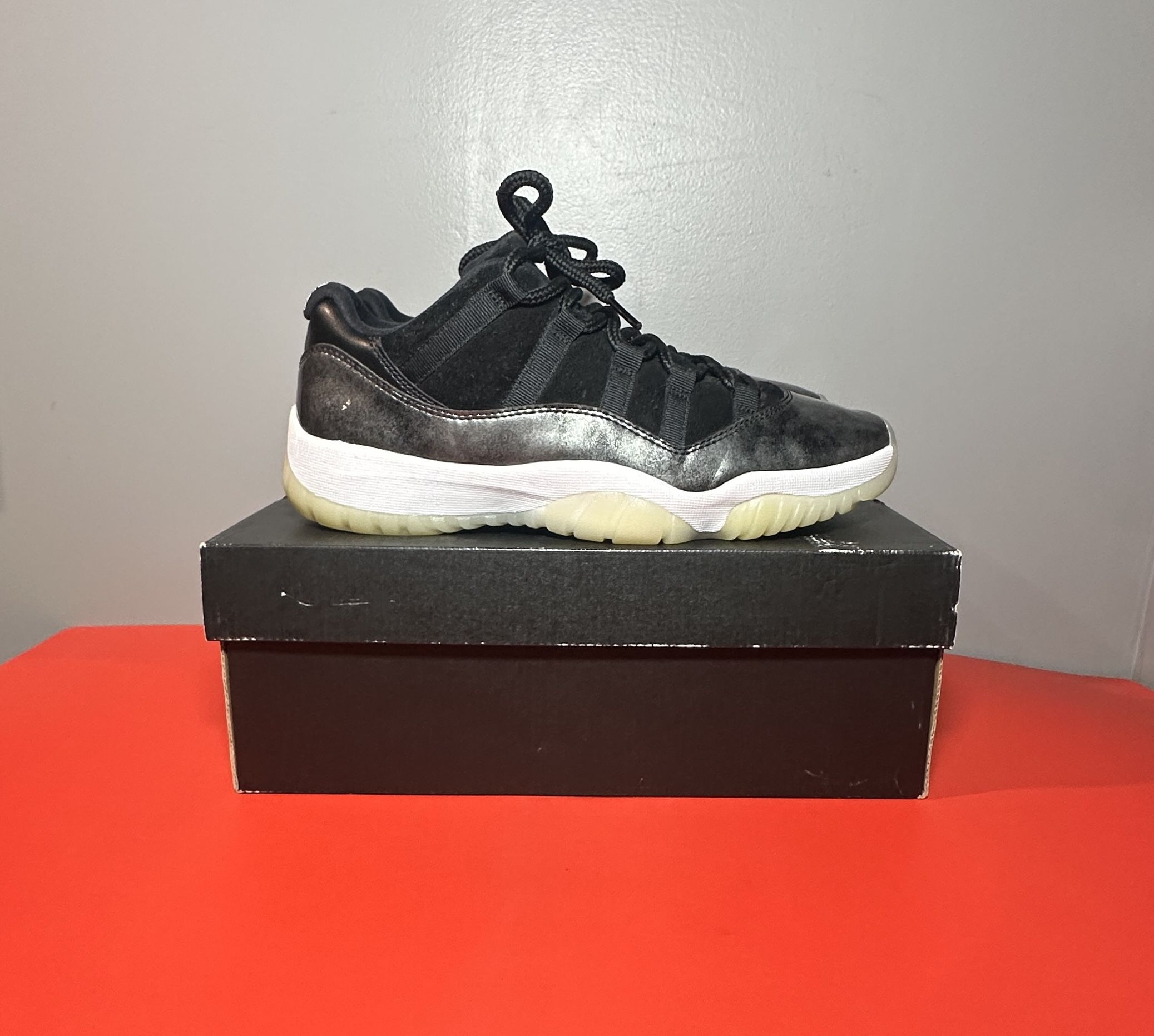 Size 8.5 - Air Jordan 11 Retro Low Barons