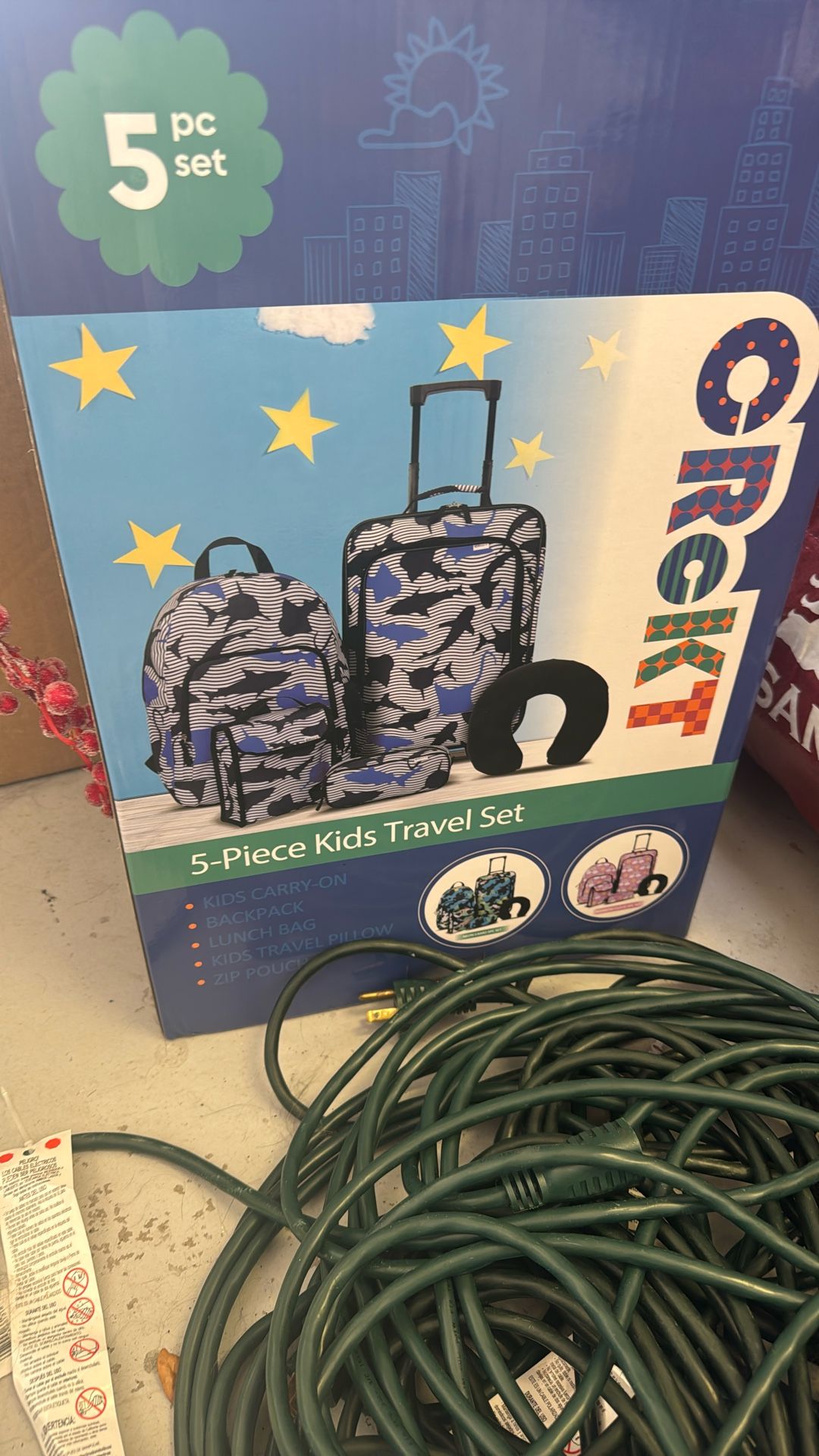 Travel set Roller, Backpack, Lunchbox Neck Pillow And Toiletry Holder