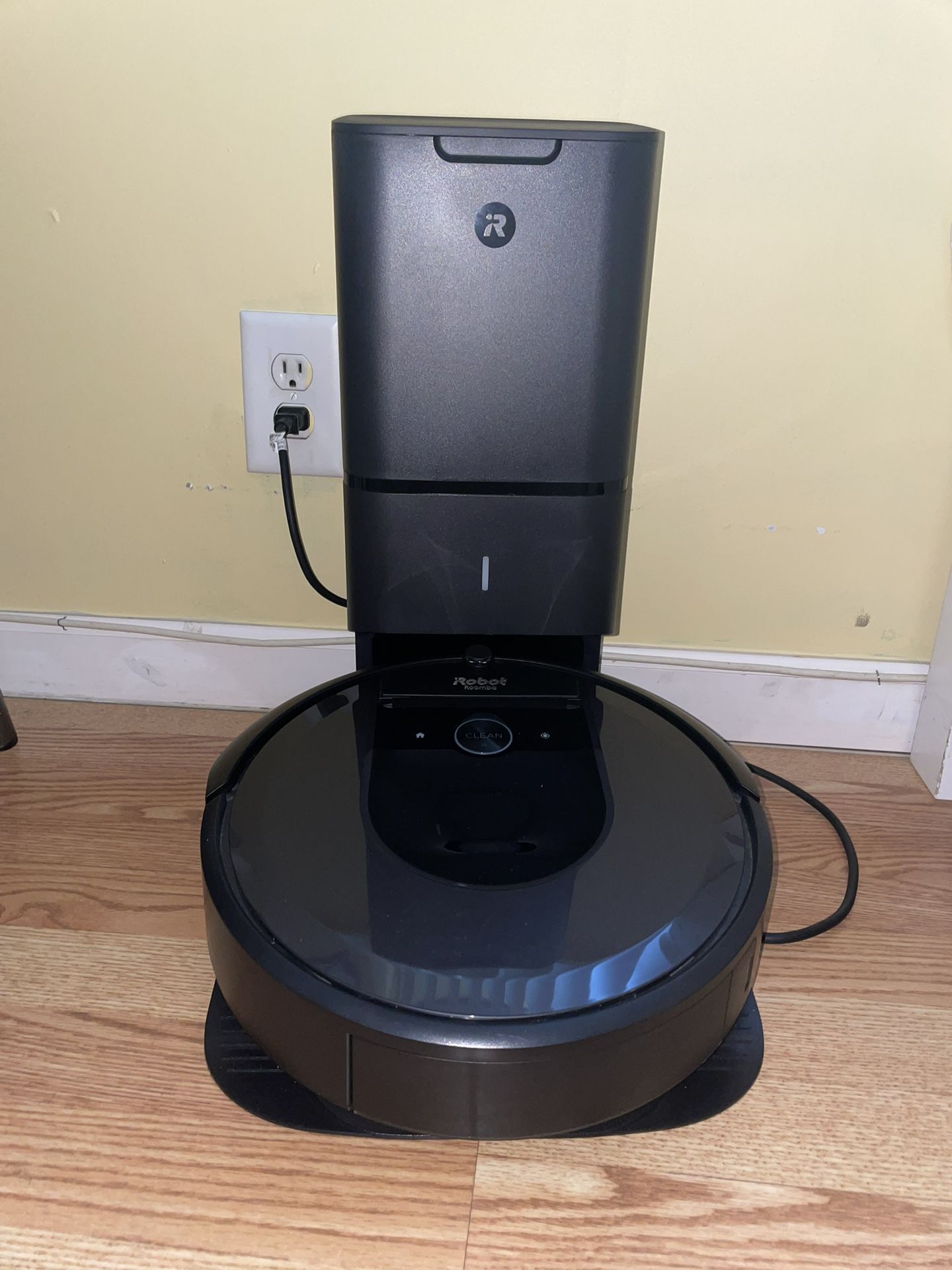 iRobot- Roomba J7 Vacuum 