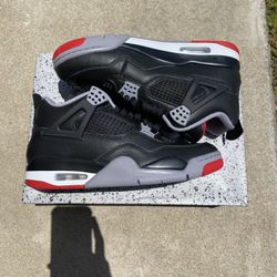 Jordan 4 Bred Reimagined Size 9.5M 