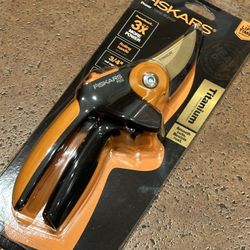 Fiskars Titanium Pruners - NEW Garden Fruit Tree And Plant Pruners 