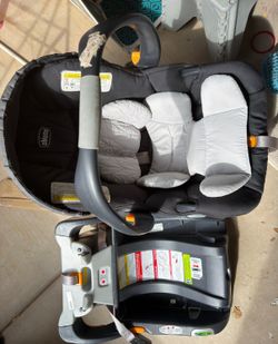 Chicco Bravo infant car seat with car holder
