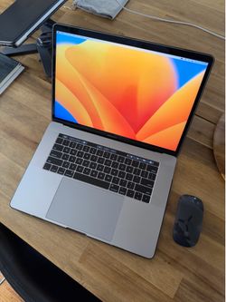 MacBook Pro 15” • i7 • 16 GB RAM • Radeon Pro 555