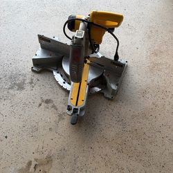 Dawalt Miter Saw 12 Inch Sliding Double $320