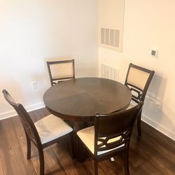 Brand New 2025 Langwest Dining Table And 4 Chairs 