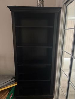 Crown molding Bookshelf