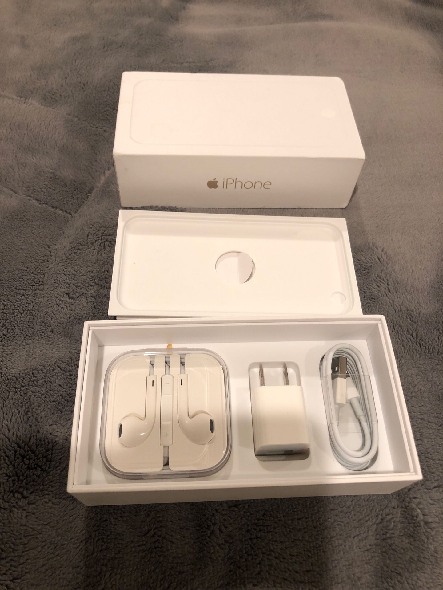 iPhone 6 box and acessories