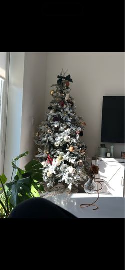 King of Christmas 6.5’ Queen Flock® Christmas Tree — $150