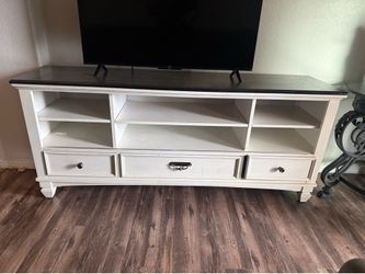 Entertainment center