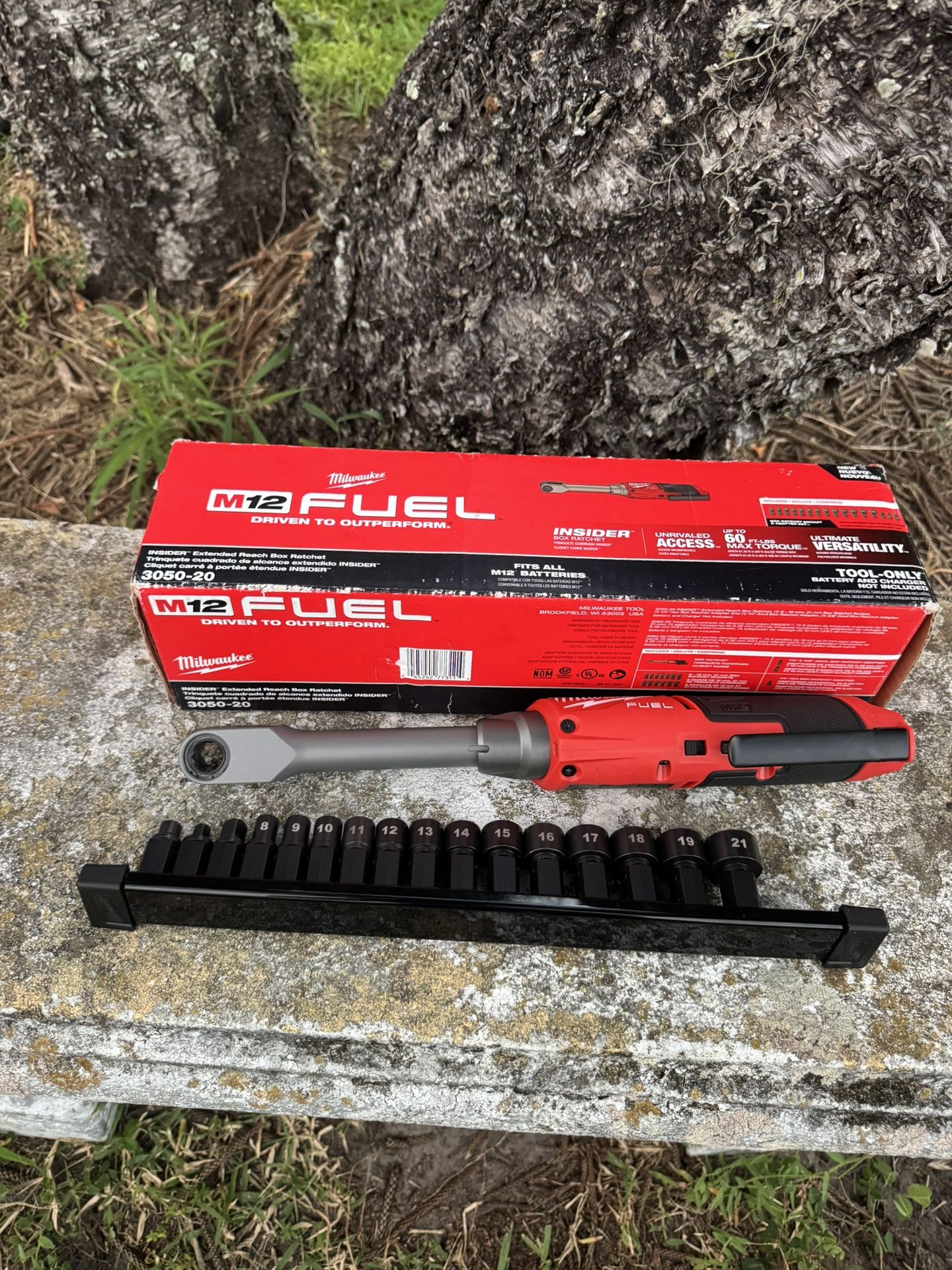 Milwaukee M12 FUEL INSIDER 12V Lithium-Ion Brushless Cordless 1/4 in. - 3/8 in. Extended Reach Box Ratchet (Tool-Only)