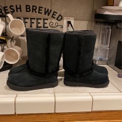 KIDS UGGS SIZE 1 & 2 Available Price Is Each