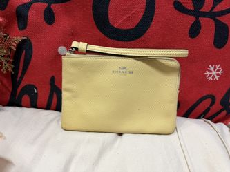 💛💐Coach Wristlet 💐💛