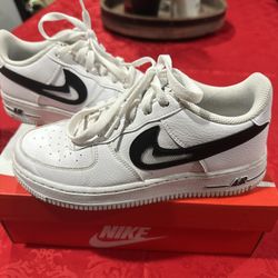 Nike Air Force 1 Size 4.5Y White Great Condition