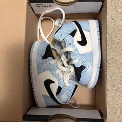 Jordan 1 MID Infant Sneakers 3C