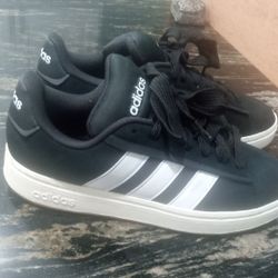 Adidas Black And White Sz 10 Mens