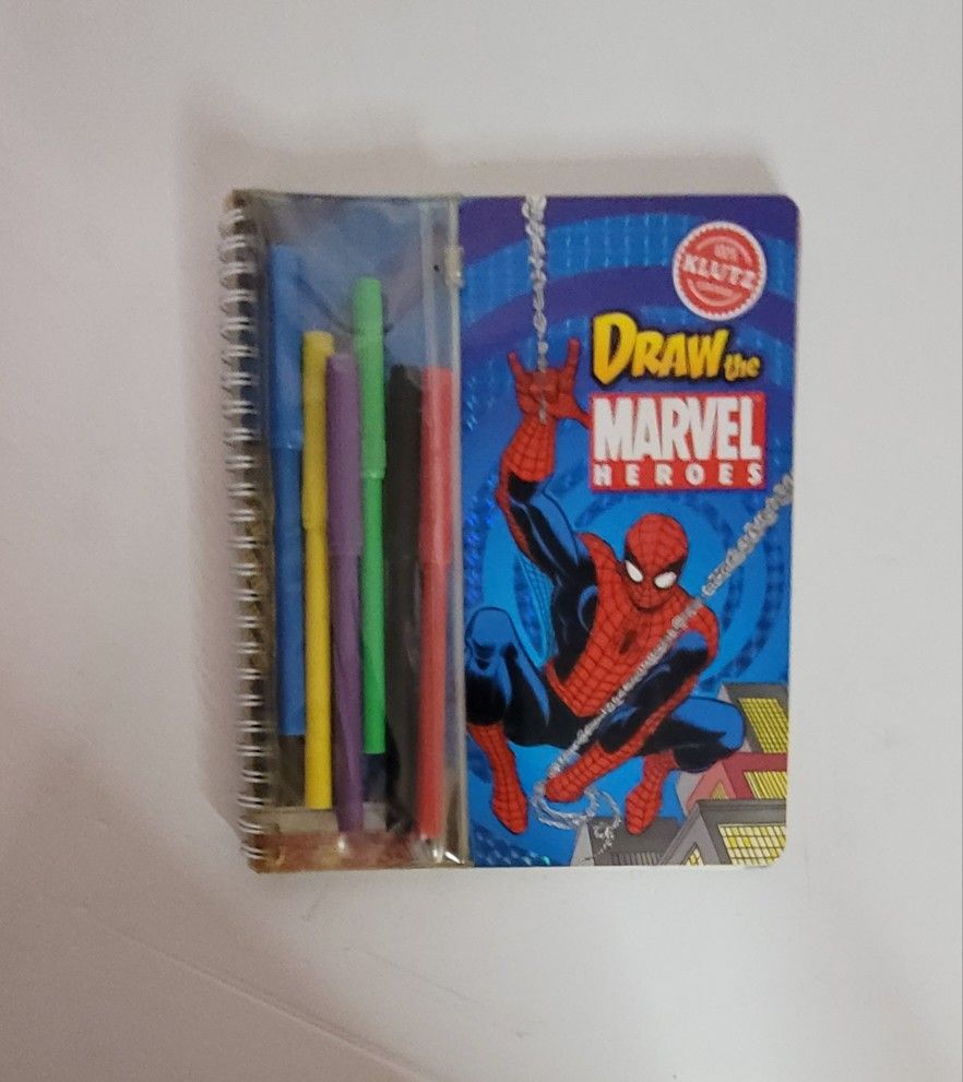 Klutz: Draw the MARVEL HEROES Book with Pens. Draw It!