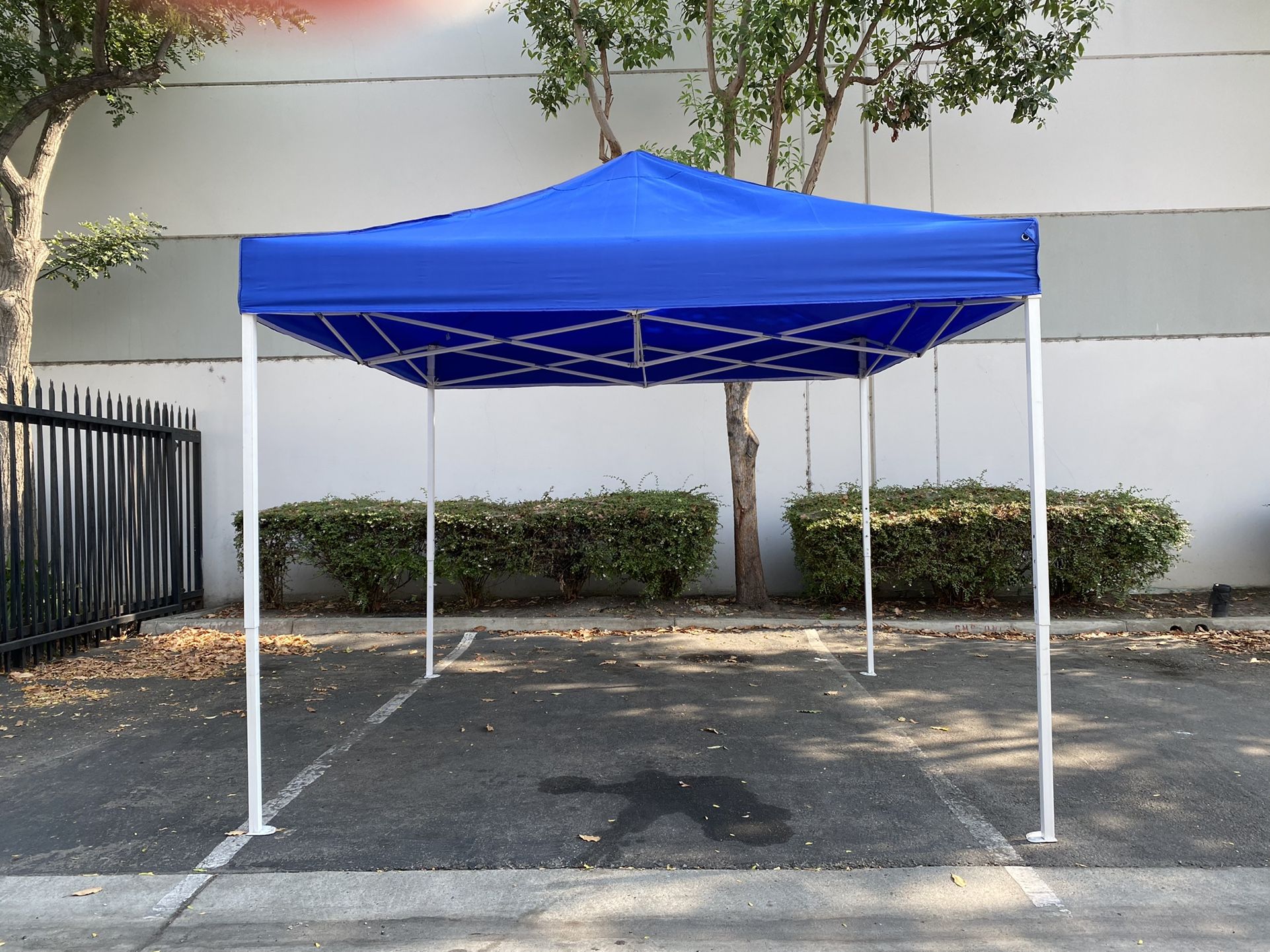 10’ X 10’ | 10x10 Heavy Duty Easy Up Canopy With Matching Sidewalls