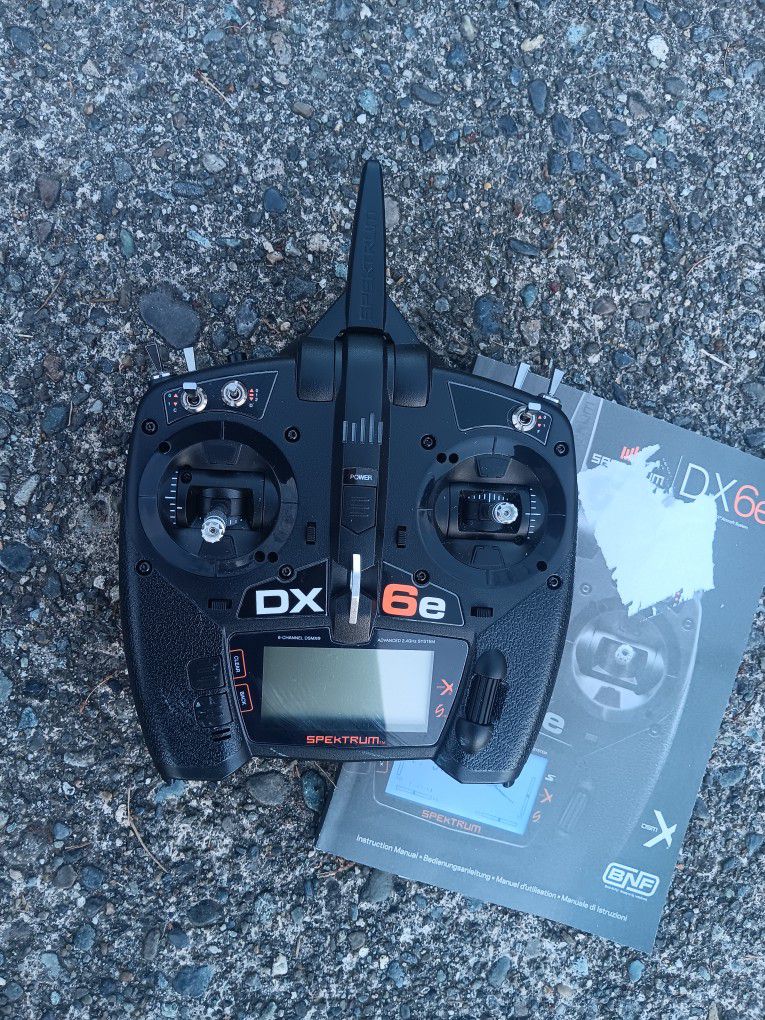 Spectrum DX6e 6ch Transmitter With Manuel Uses 4AA Batteries. DSMX. Excellent Condition. For Pick Up Fremont Seattle. No Low Ball Offers. No Trades 