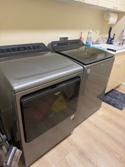 Whirlpool Washer and Dryer Set