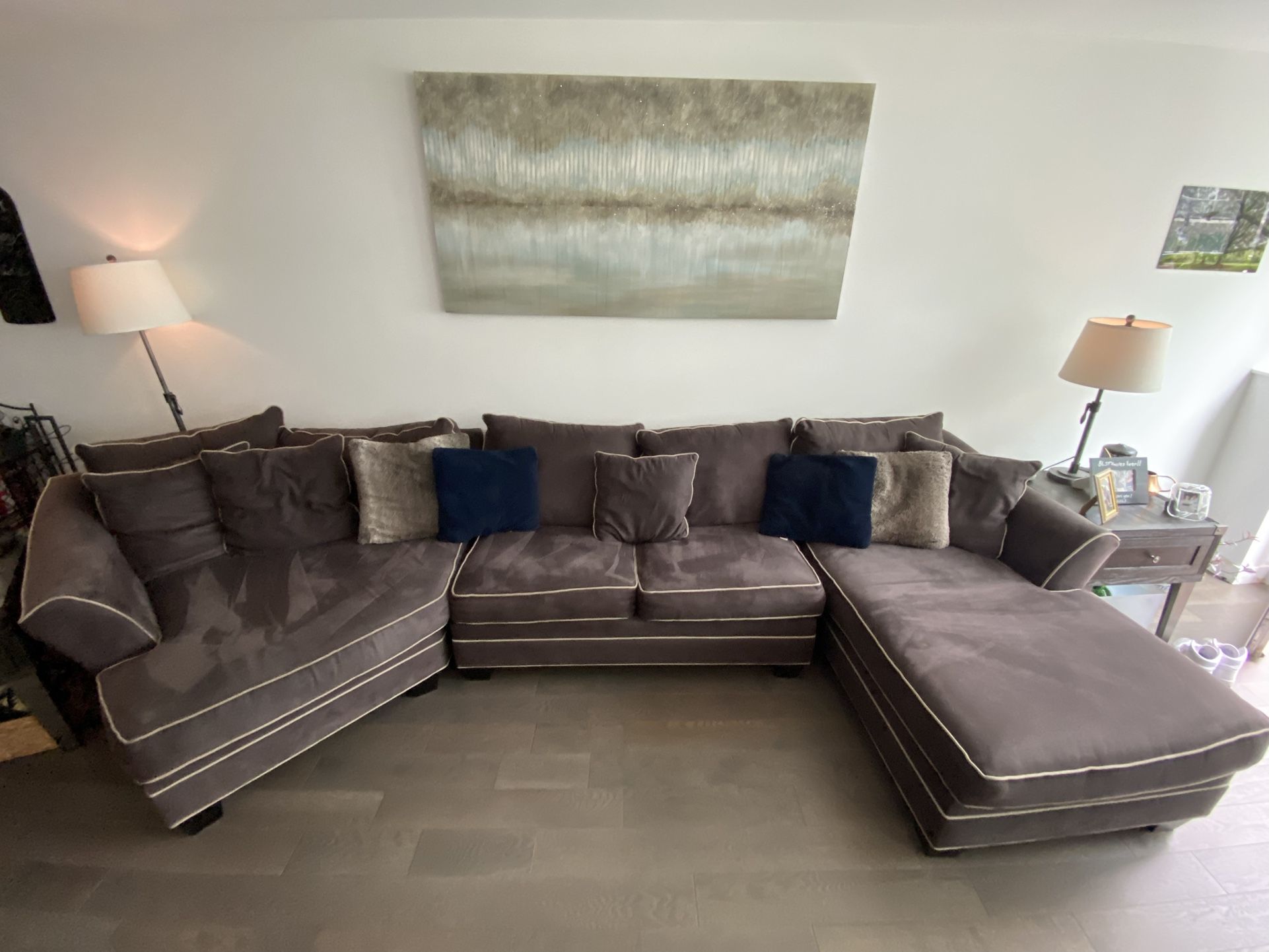 Sectional Couch With Temperpedic Pull Out