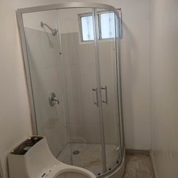 Shower Room / Bathtub