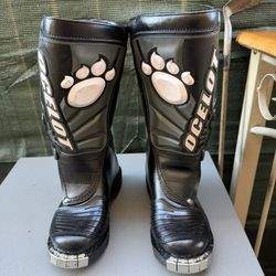 These are a pair of black Ocelot motocross boots featuring white branding and paw print logos. Size 3.5 Youth