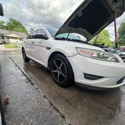 2011 Ford Taurus 