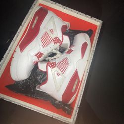 Jordan 4s