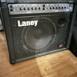 Amplifier Bass  Electric Guitar Amplifier. Good Conflation 
