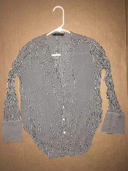 Zara woman M longsleeve button blousse