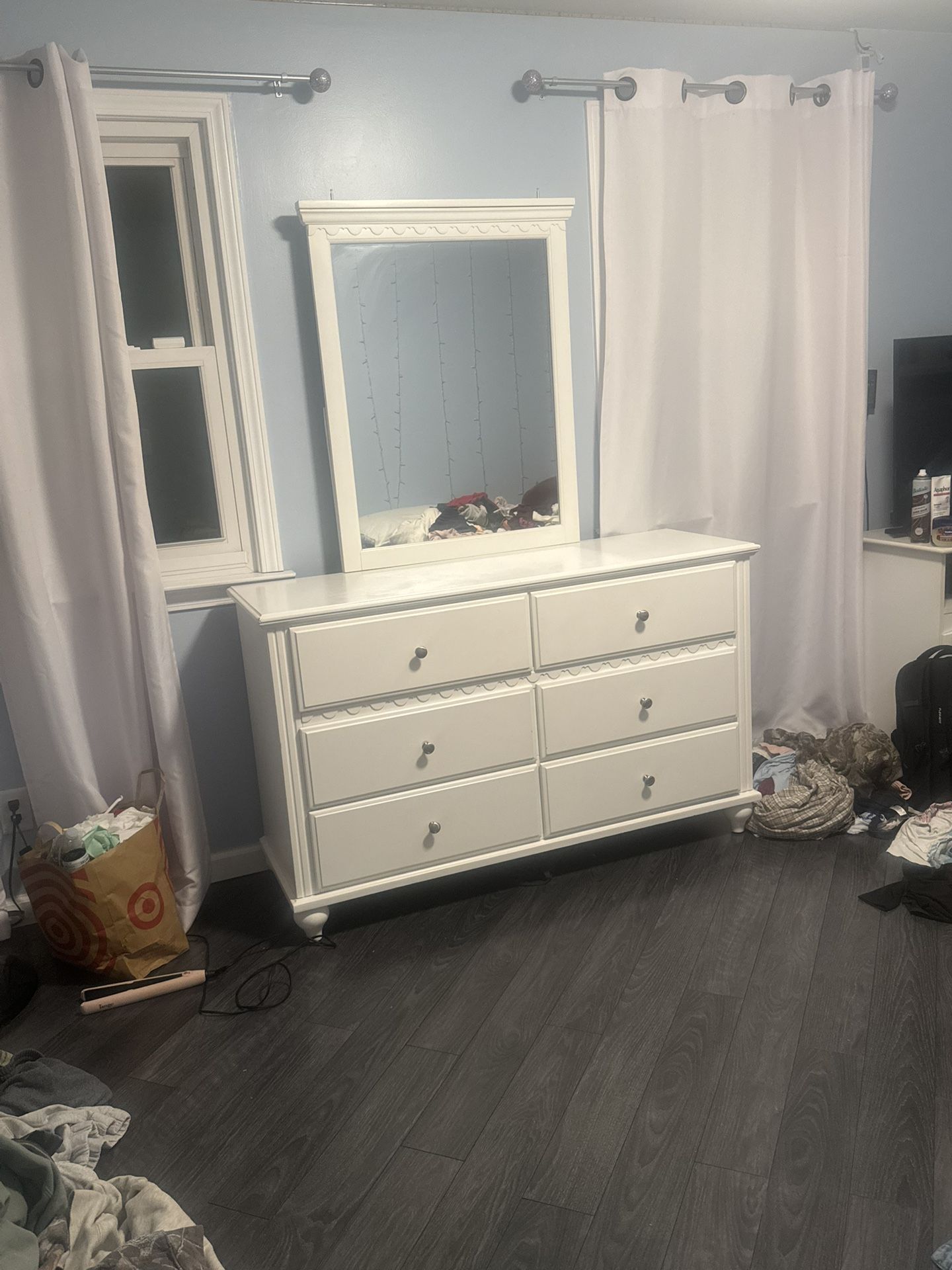 Dresser With Mirror